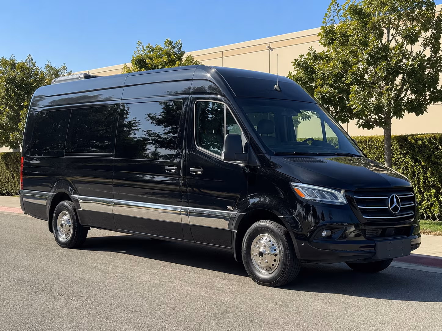 hampton 18 passenger sprinter van